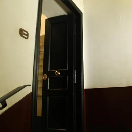 Metro Amedeo - Stanza Privata Con Vasca Idromassaggio Apartment Naples Exterior photo