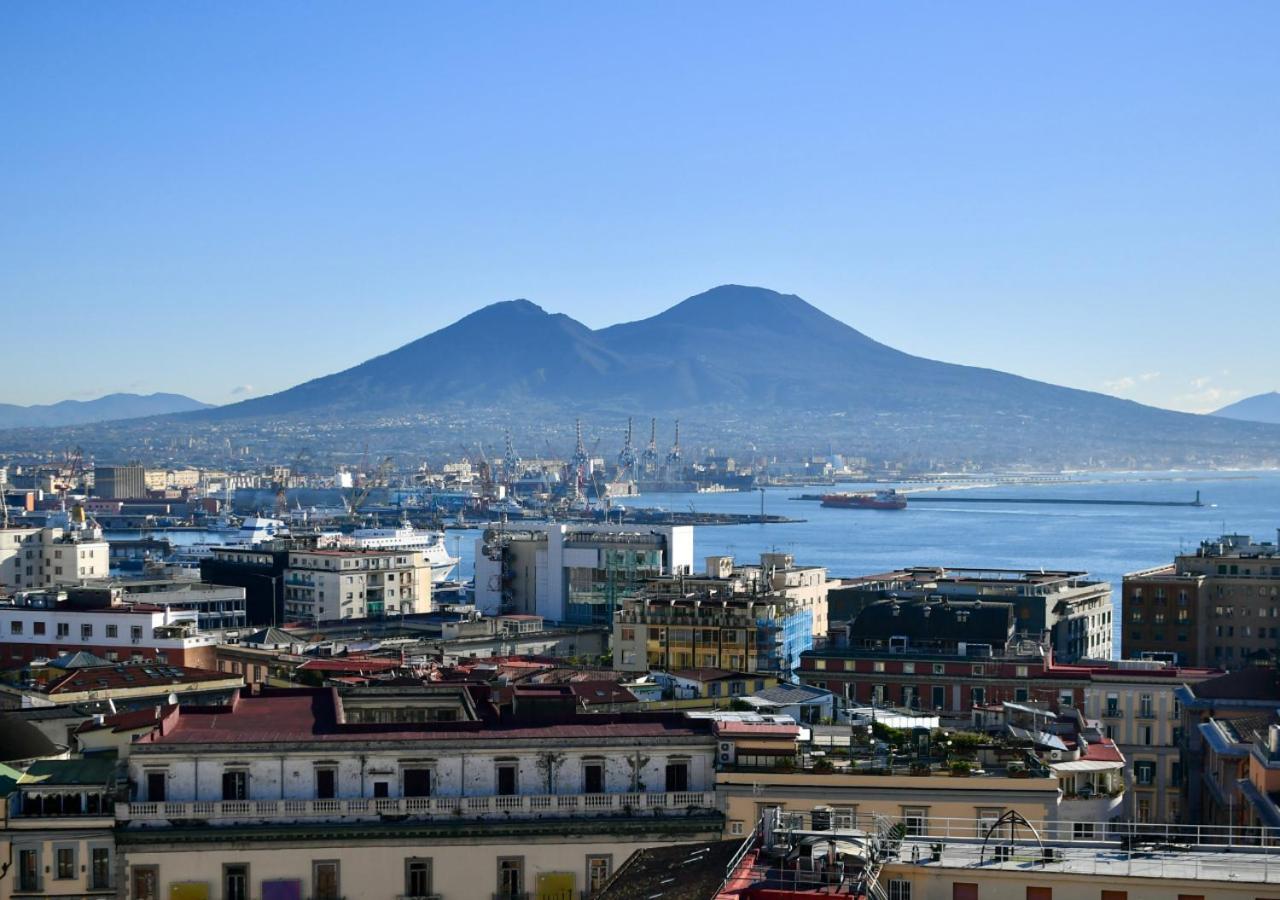 Metro Amedeo - Stanza Privata Con Vasca Idromassaggio Homestay Naples